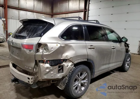 2015 Toyota Highlander Xle z USA, uszkodzony, nr VIN 5TDJKRFHXFS151384